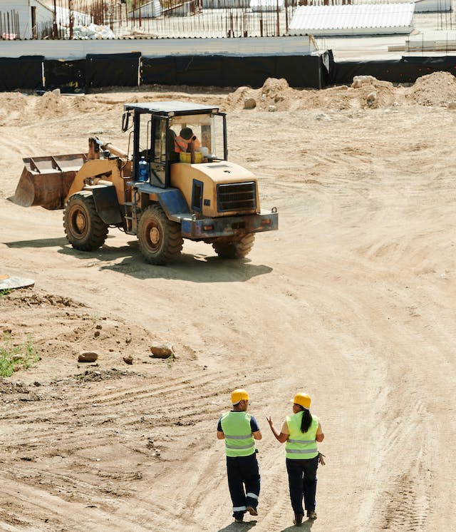 businesspeople-having-discussion-office-1